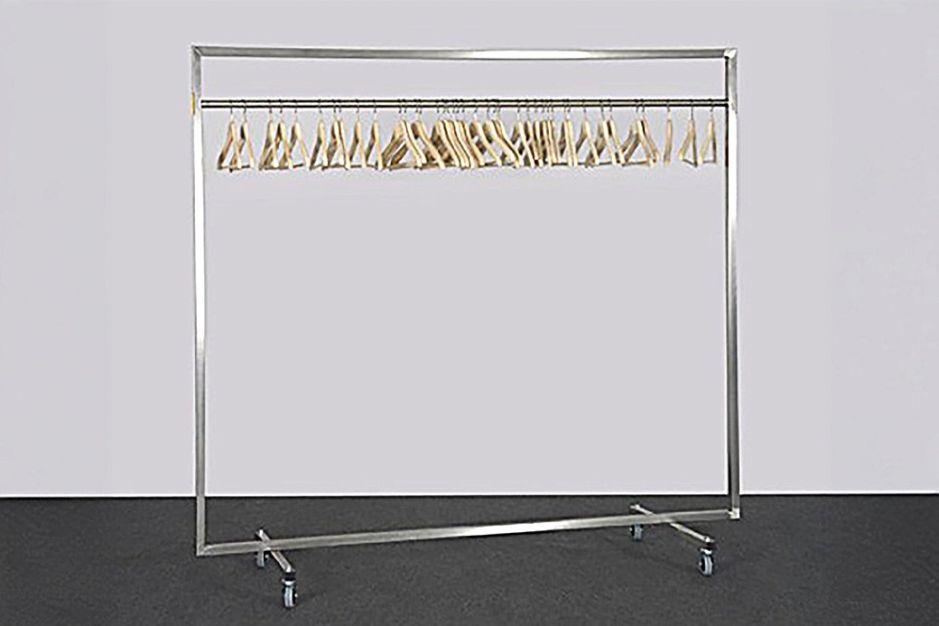 Garderobenstaender_2m_mit_Kleiderbuegeln.jpg