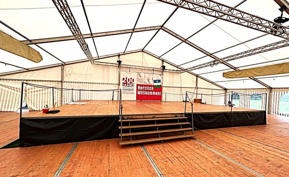 Tanz- und Konzertbuehne_50_oder_100cm_hoch.jpg